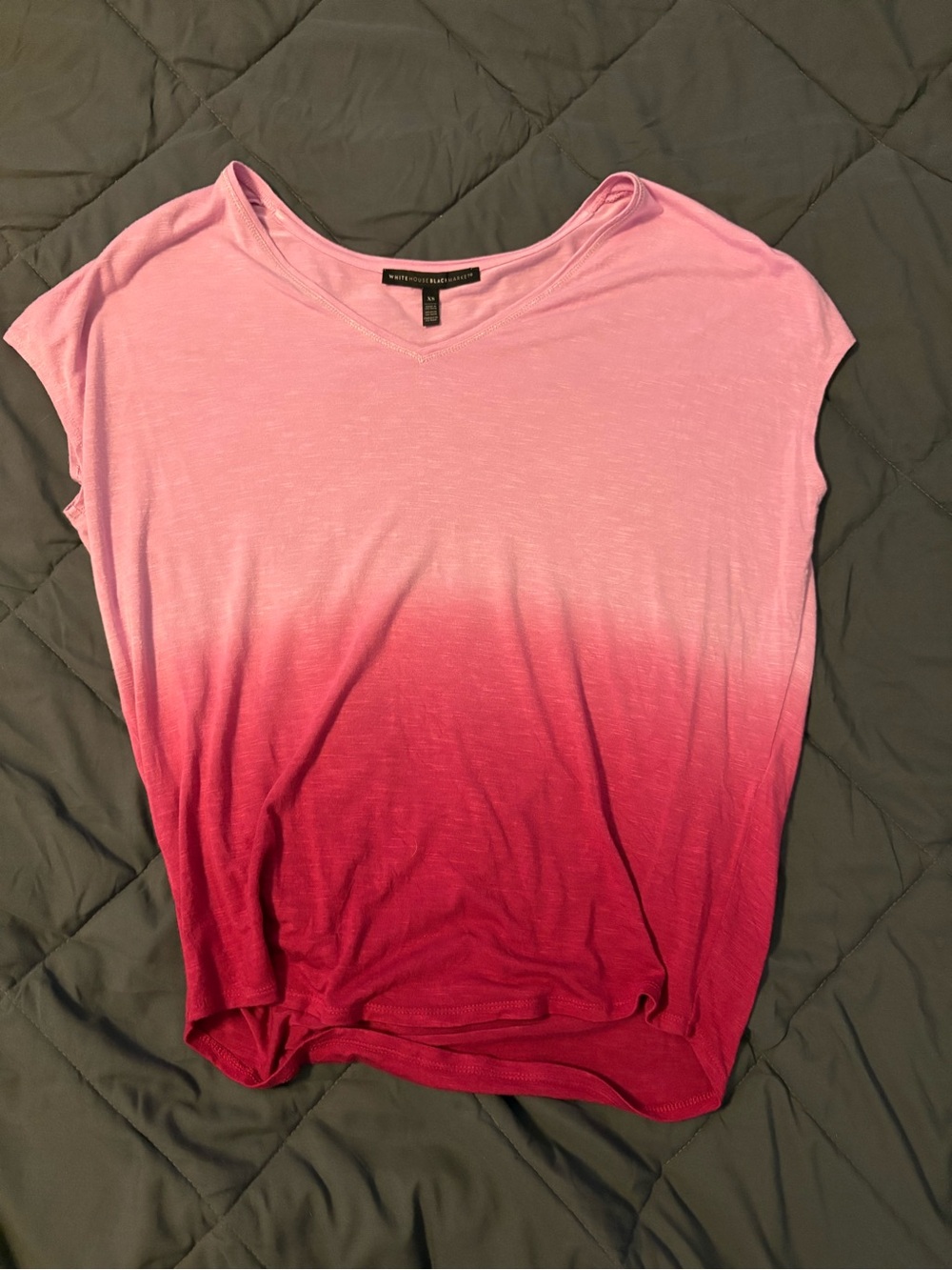 White House Black Market Pink to Red Ombre V-Neck Short Sleeve Top